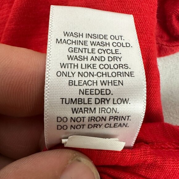 Banana Republic Men's Graphic T-Shirt Size XL Red Short Sleeved Crew Neck - Picture 6 of 6